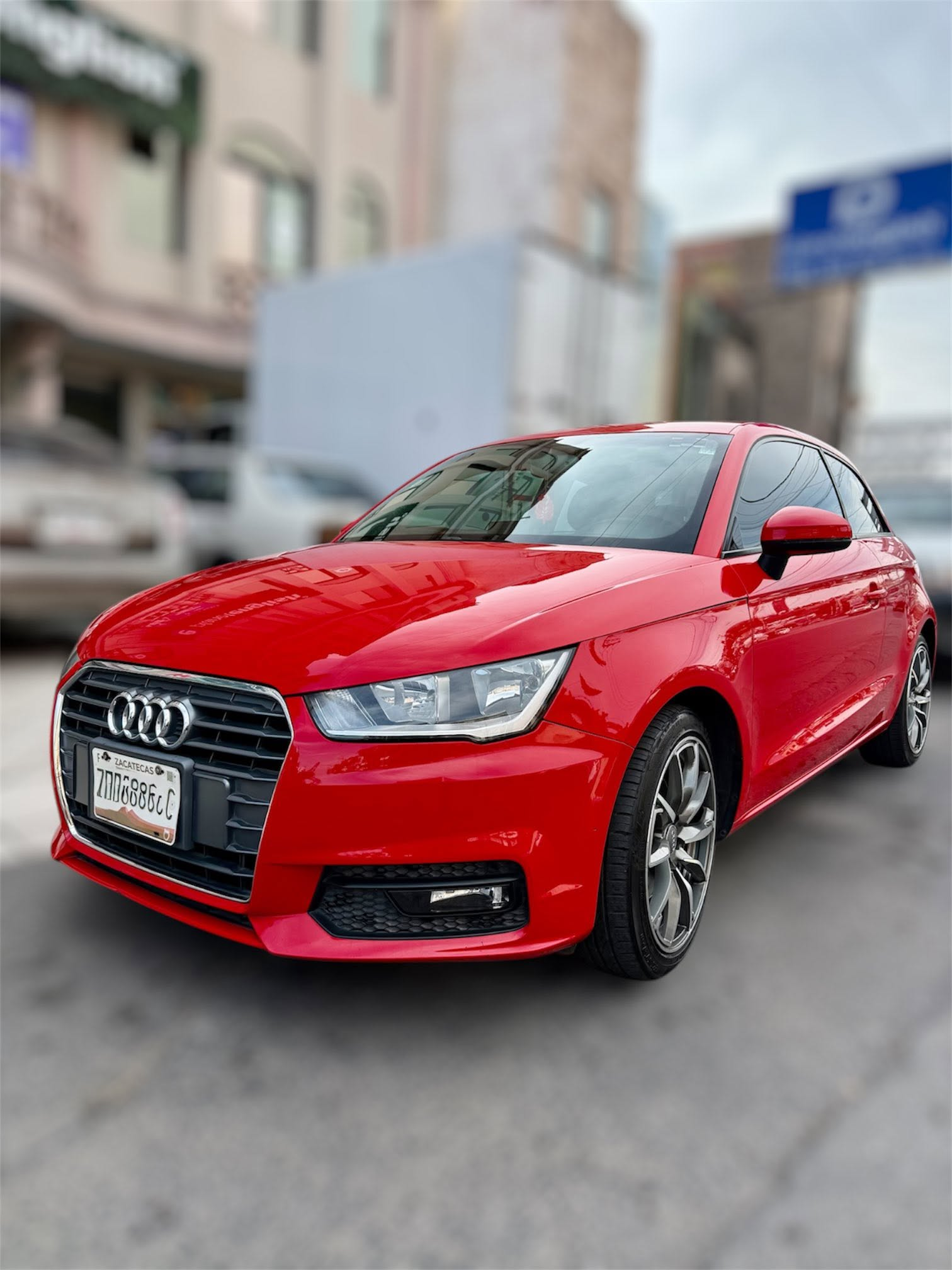 Auto rojo con acabado ejecutivo