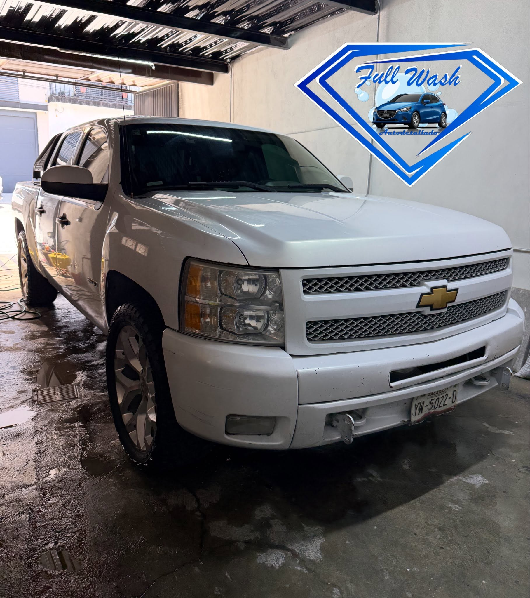 Vehículo en Full Wash AutoDetailing